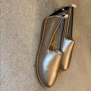 Brand new Ella Slip On in Warm Gold, Size 8